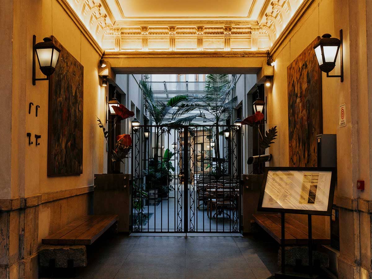 Parisian Passage with colonial basements